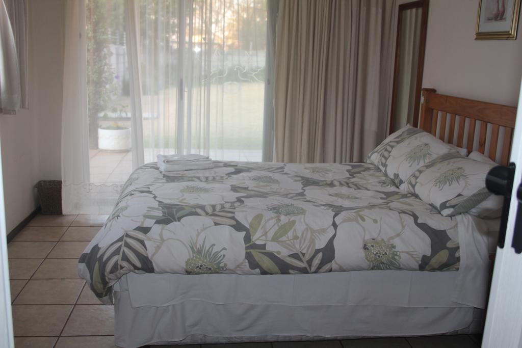 Dove'S Nest Guest House Kempton Park Eksteriør bilde